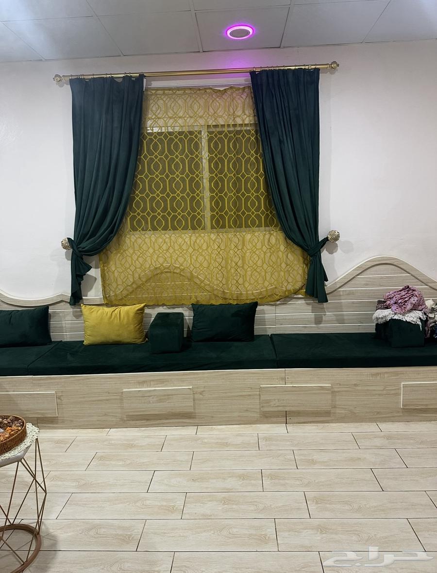 Sofa for sale with tables in Tabuk, negotiable 3000, excellent wood63667693774850112