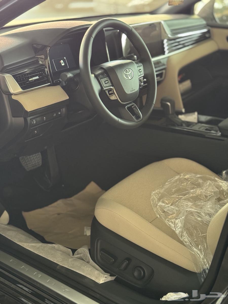 كامري LE فتحة سقف 2025 بنزين اسود كاش واقساط (سعودي)63711651177219114