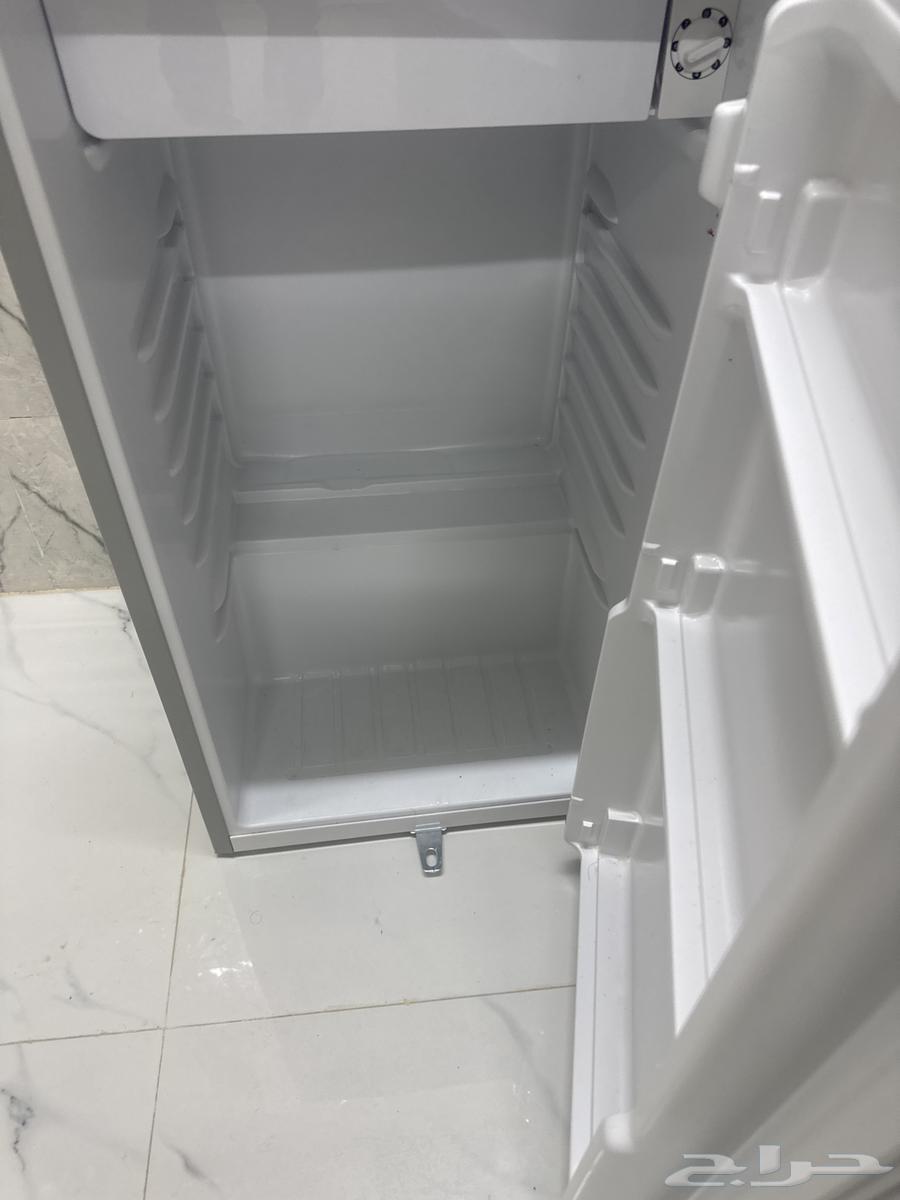 General small refrigerator with freezer63667680569729111