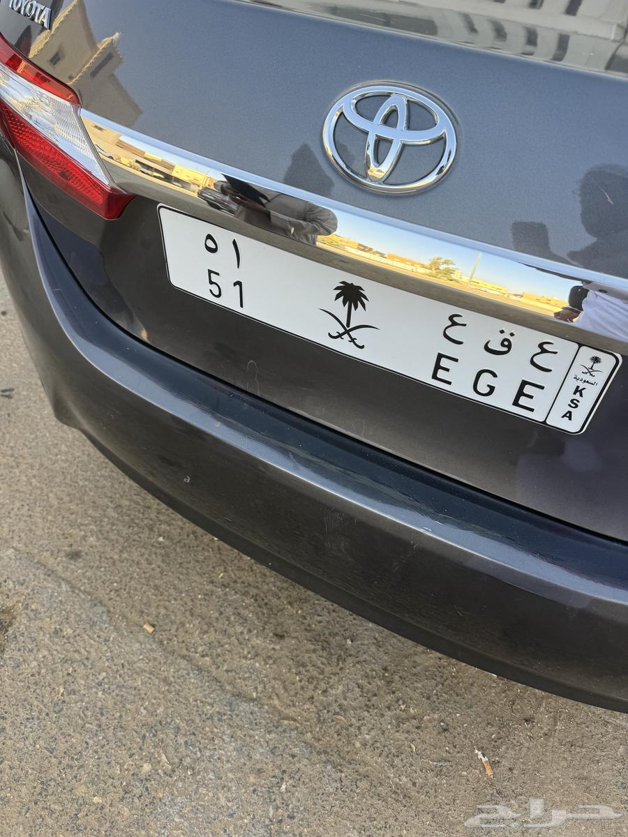 Two distinctive plates numbers63712915286019112