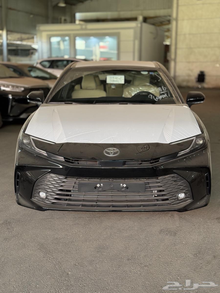 كامري E ستاندر 2025 بنزين اسود (سعودي)63711569109250111