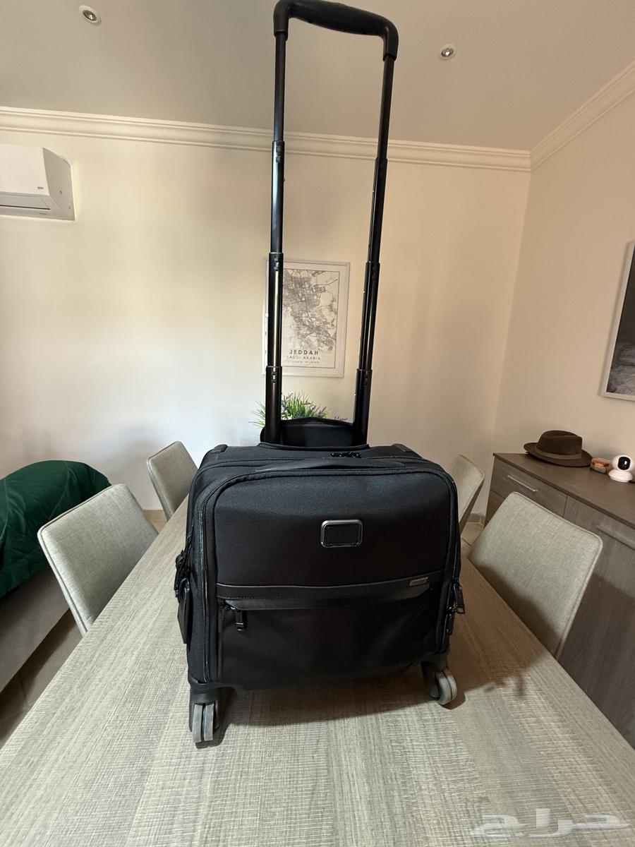 Tumi carryon bag 2024  like new63667799857923110
