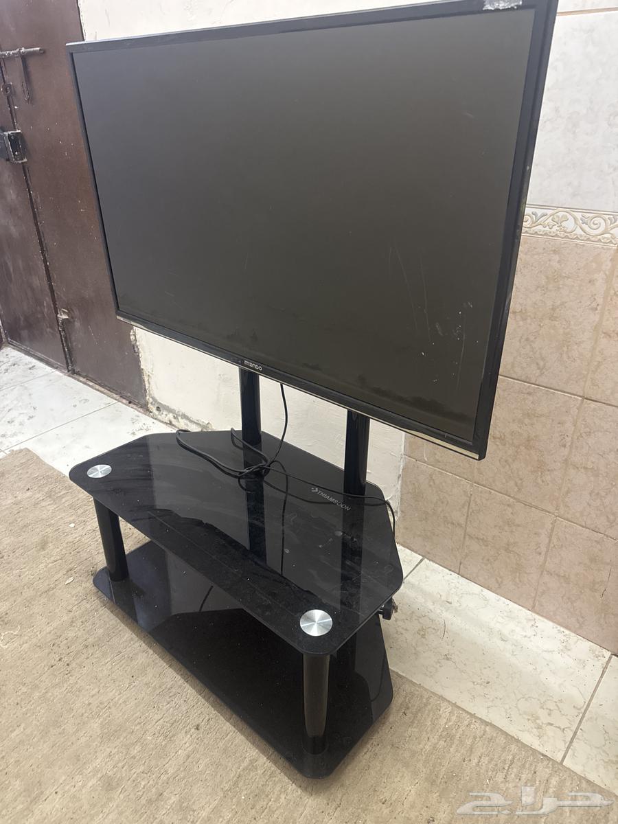 شاشة للبيع مع قاعدة للتلفزيون معها سيفر63667693982082110