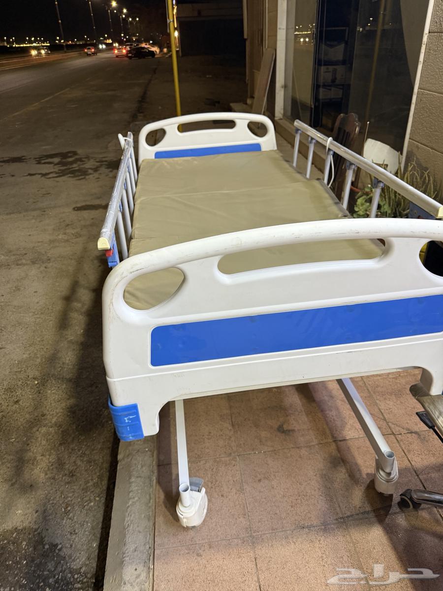 Hospital bed63667801327107111