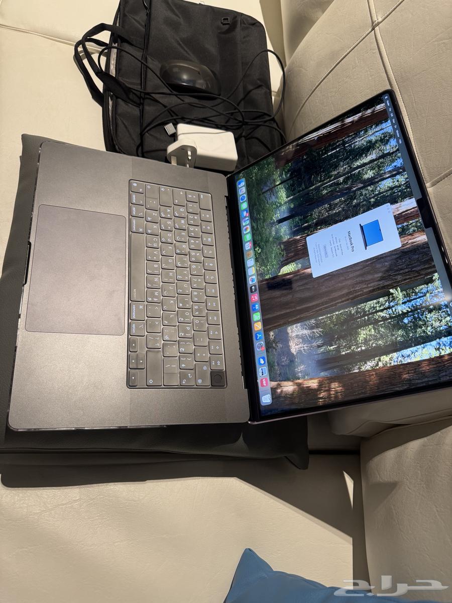 Laptop63667553960706113