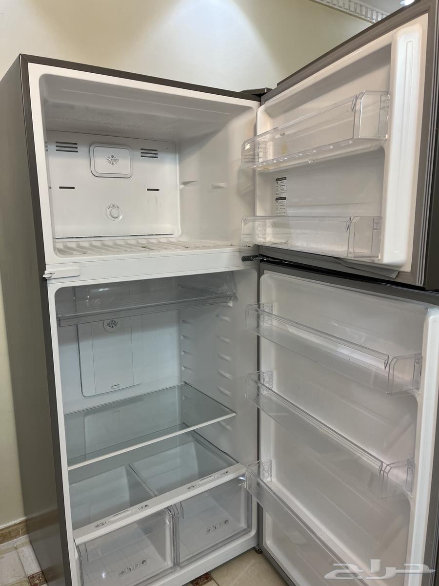 Two clean refrigerators with simple usage conditions63667800014081113