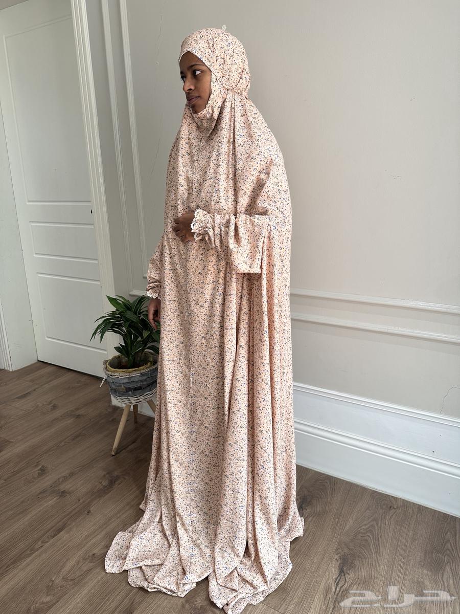 Mishamir and Isdala prayer dress with lace on sleeves and incense burners63667685762177113