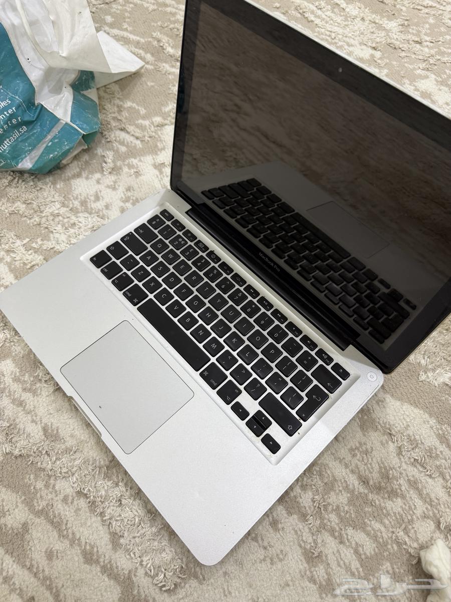MacBook laptop 250 SAR63667697751811113
