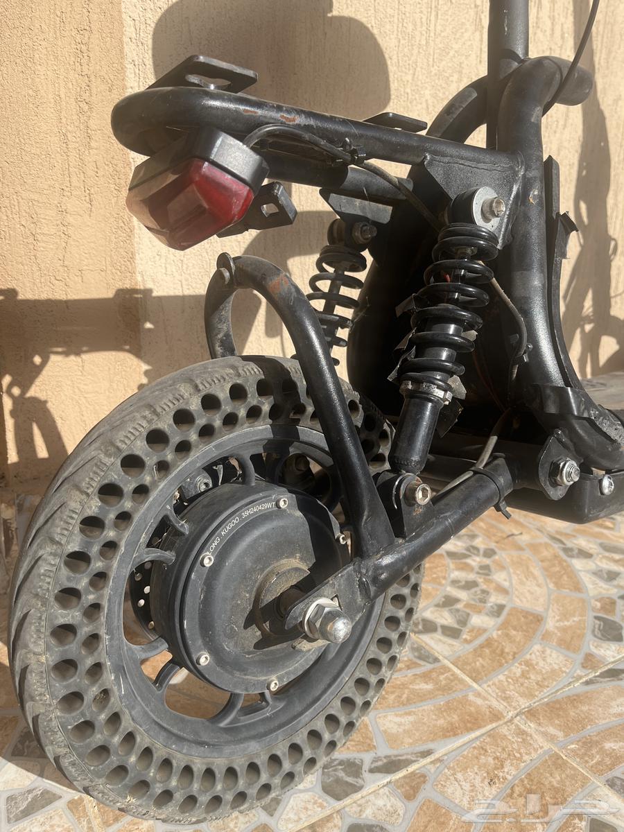 Scooter. For sale, clean scooter with added features, free air tires and two keys63667552853123113