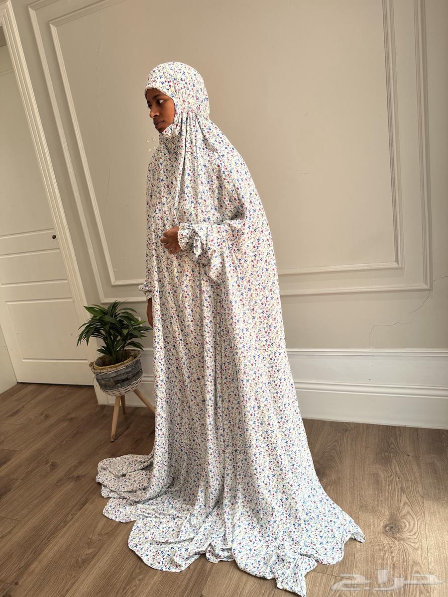 Mishamir and Isdala prayer dress with lace on sleeves and incense burners63667685762177114