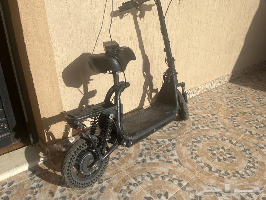 Scooter. For sale, clean scooter with added features, free air tires and two keys63667552853123110