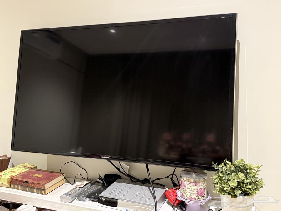 Samsung 48-inch TV screen with HD receiver and shelf with all accessories63667686542465110