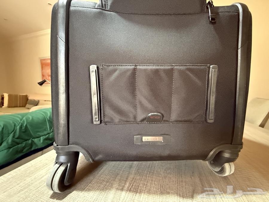 Tumi carryon bag 2024  like new63667799857923114