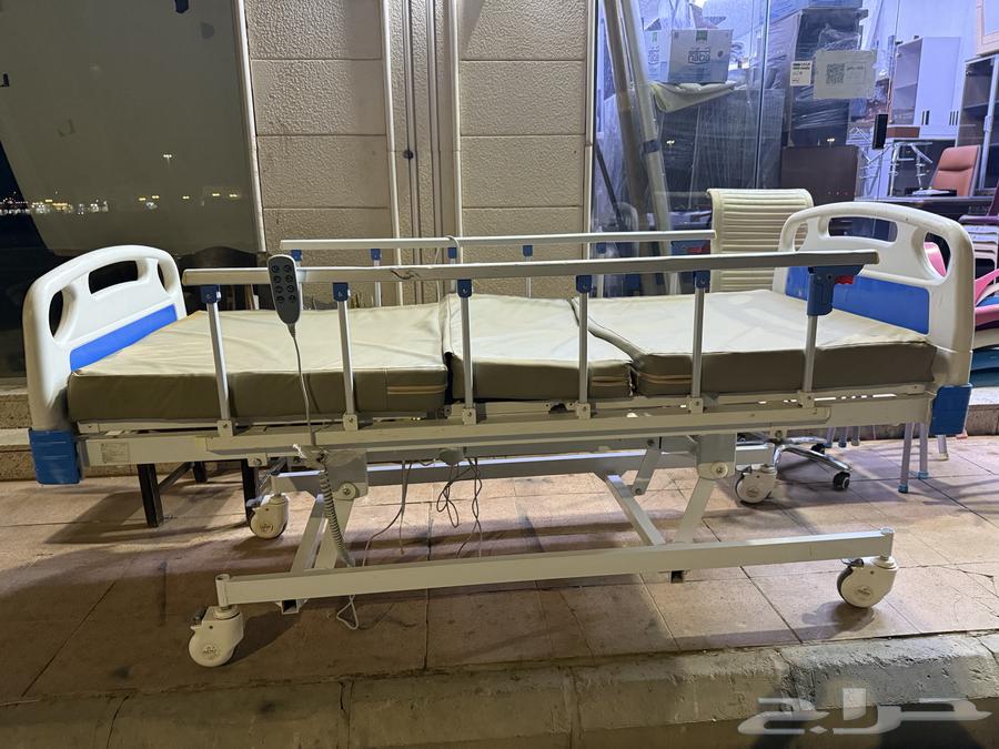 Hospital bed63667801327107110