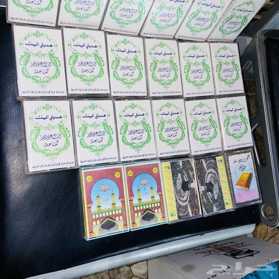 Old cassette tapes63667547700353112