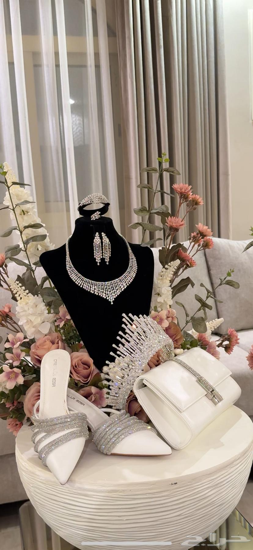 طقم اكسسوار وتاج عروسة63667551890050111