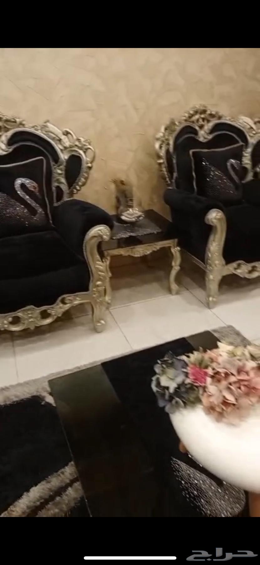كنب وطاولات وكرسي وفيه قطع زياده63667550517378110