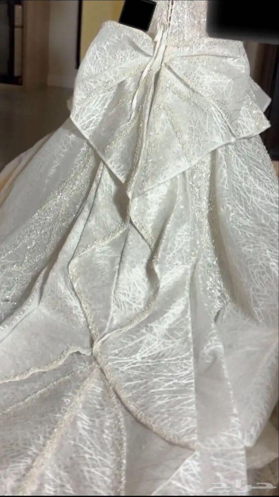 فستان زواج استخدم مره واحده مع مسلزماته .63667802986114110