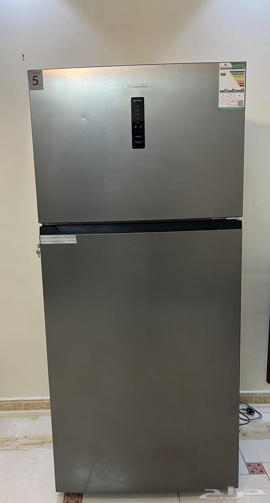 Two clean refrigerators with simple usage conditions63667800014081110