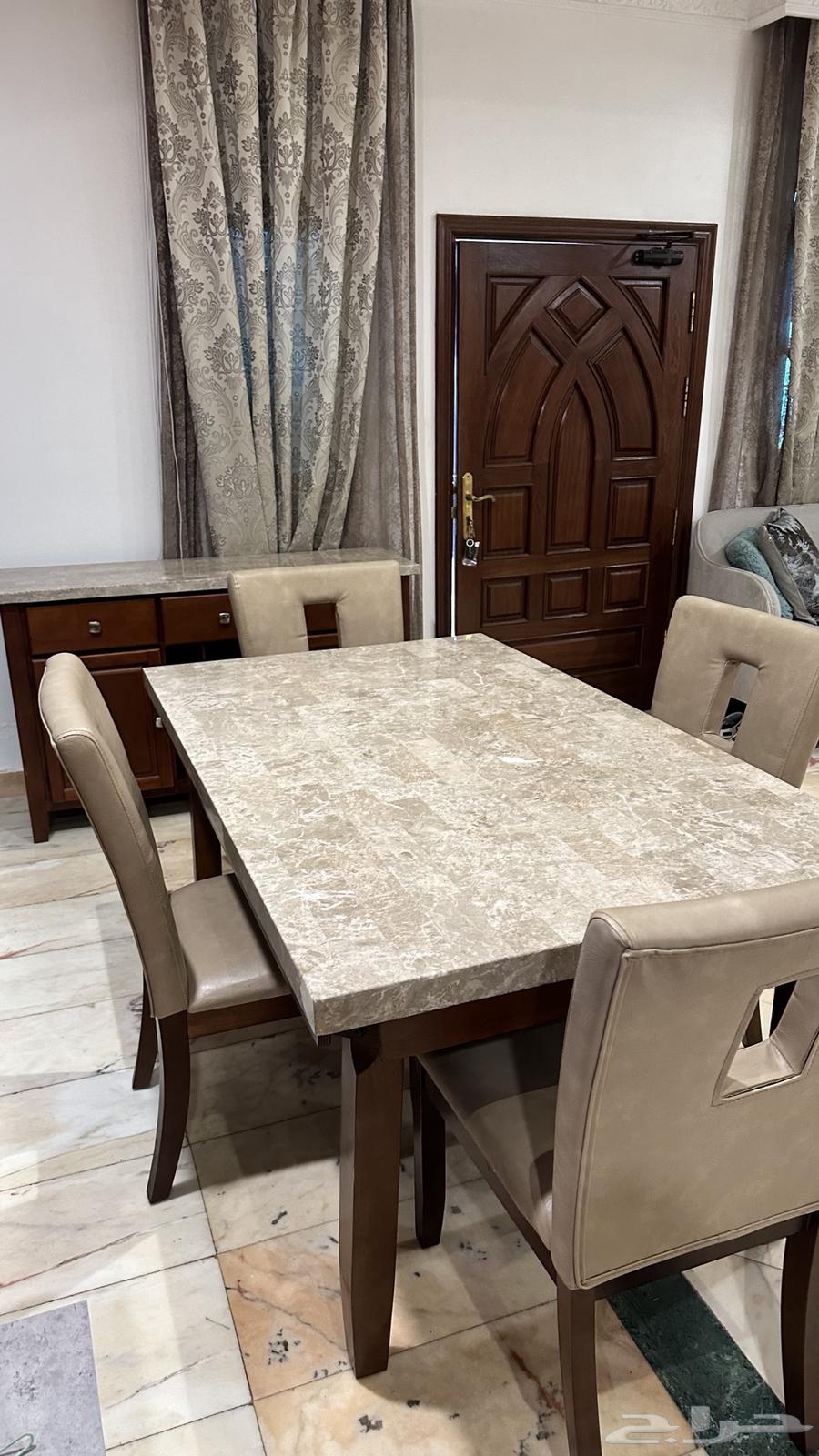 طقم طاولة طعام رخام و أربع كراسي مع كمدينا طاولة قهوة رخام63671581803522110
