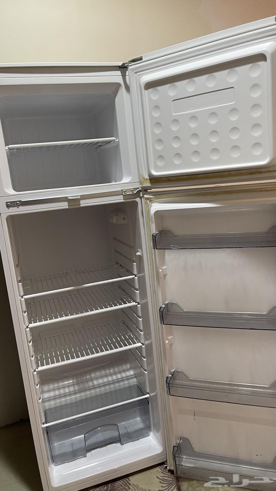 Refrigerator with freezer63671912010882110
