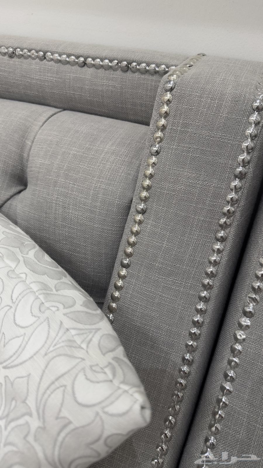 Sofa set suitable for a space of 4.5 by 3.5 with the smallest detail63671670998914114
