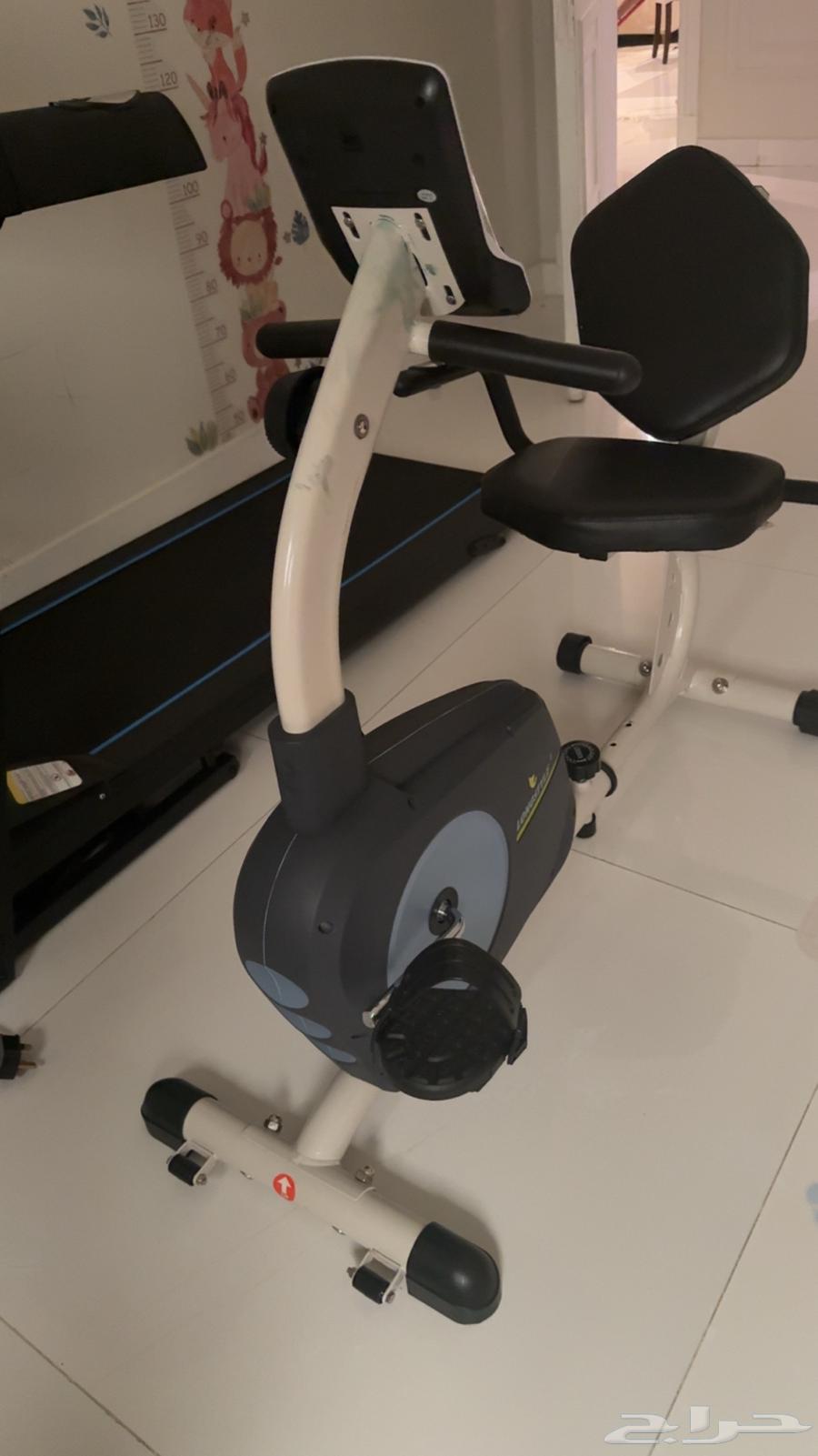 Exercise bike with backrest63669282057859114