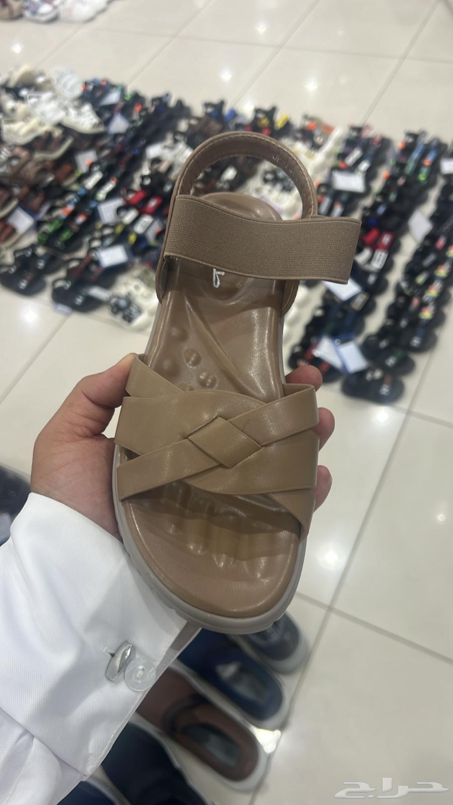 بيعه احذية رجال ونسائية ولدي وبنتي البيعه كامل63667813680642110