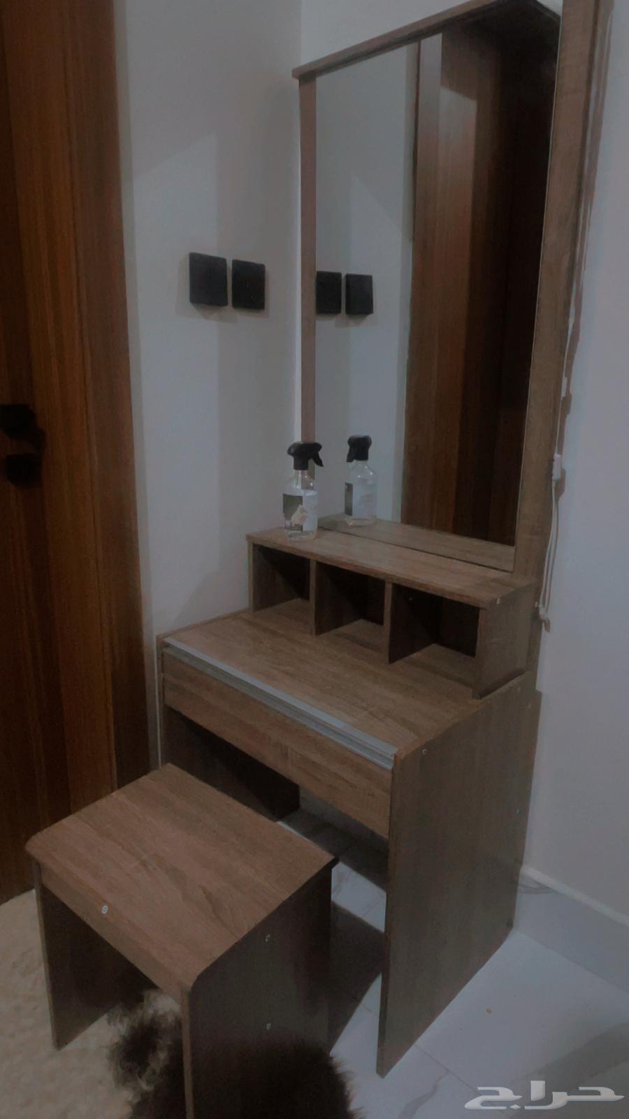 تسريحه ومرايه وكرسي63672347727362110