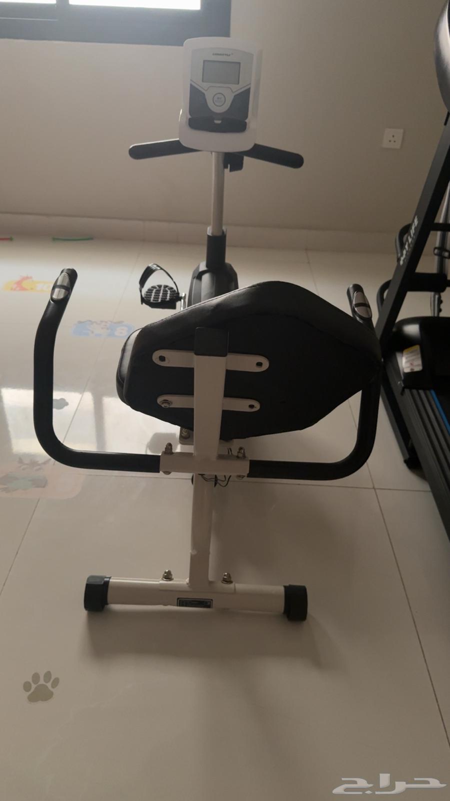 Exercise bike with backrest63669282057859112