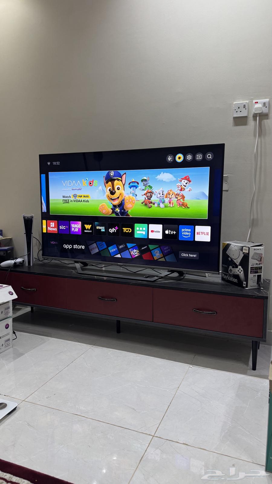 Smart TV (lightly used for less than two years) with TV stand.63672952659074110