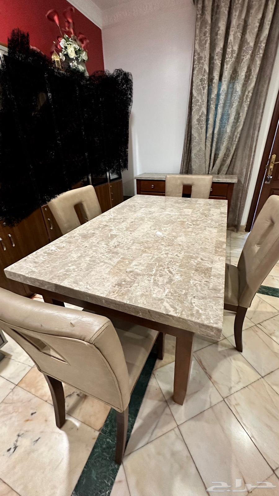 طقم طاولة طعام رخام و أربع كراسي مع كمدينا طاولة قهوة رخام63671581803522112