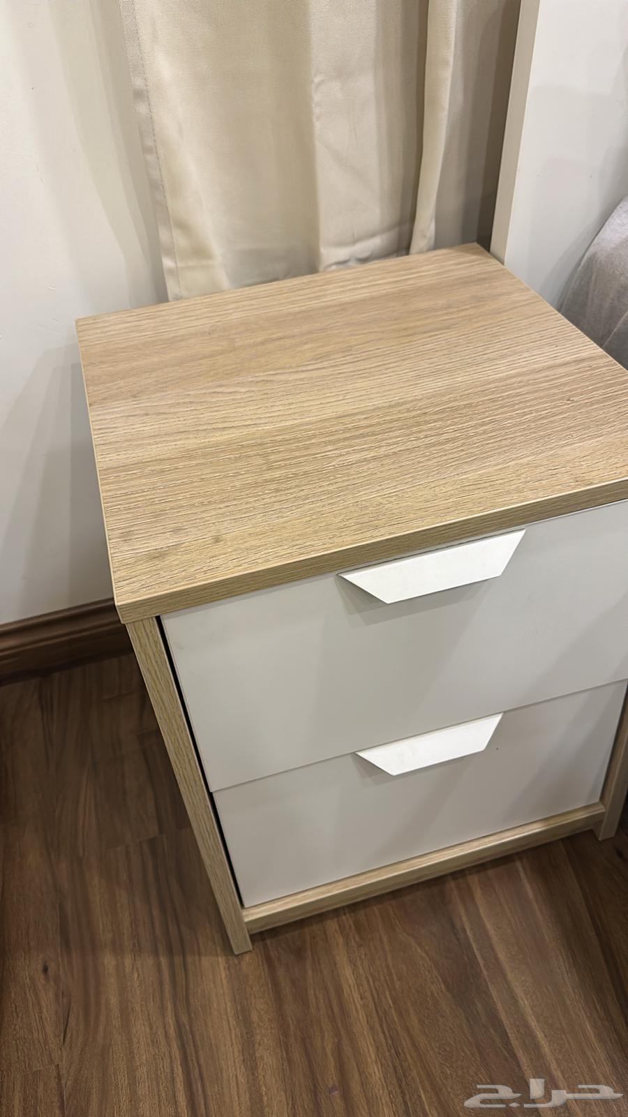 Small IKEA table - white and wooden63667808469890110