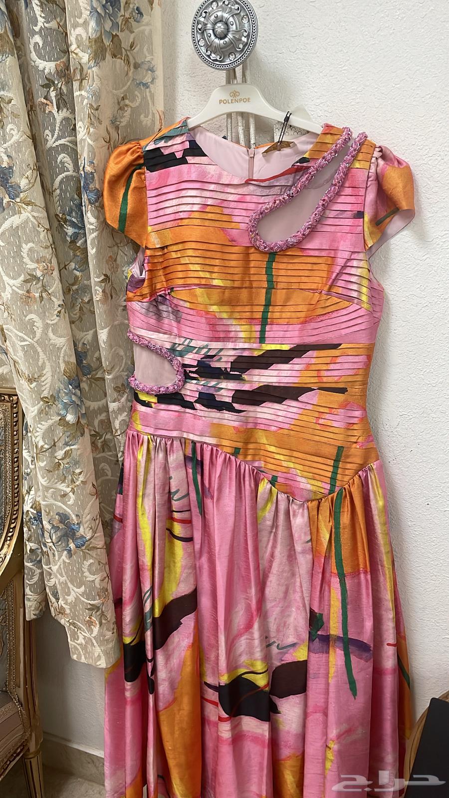 Elegant and stylish dress63670533022466112