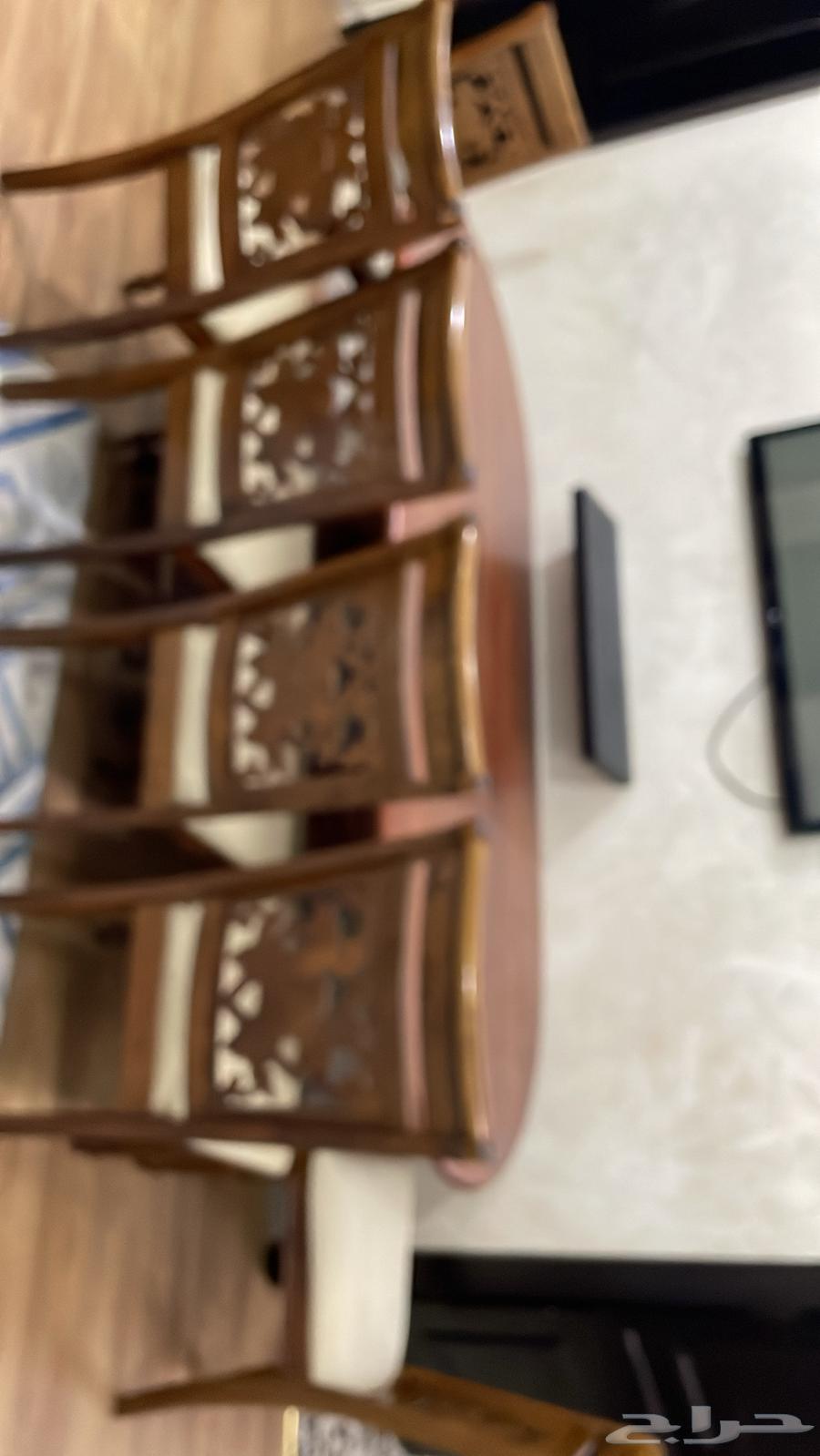 طاولة طعام 6 كراسي فيها حرق بسيط63674182616195110