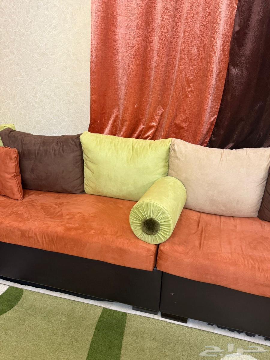 كنب مع ستائره للبيع63670712698627112