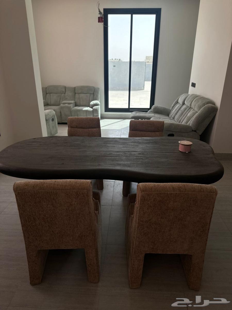 Sofa and dining table for sale, never used63668529859329110