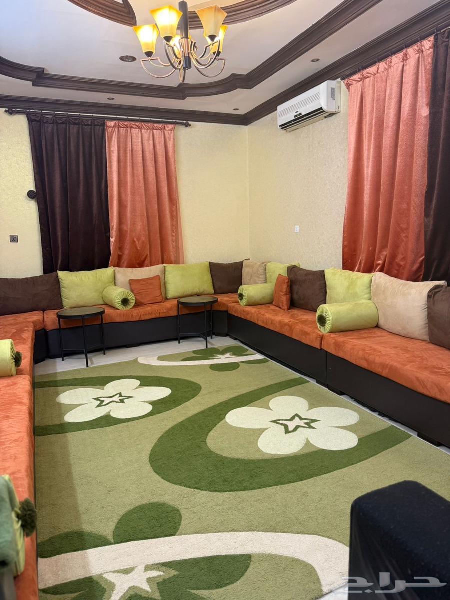 كنب مع ستائره للبيع63670712698627110