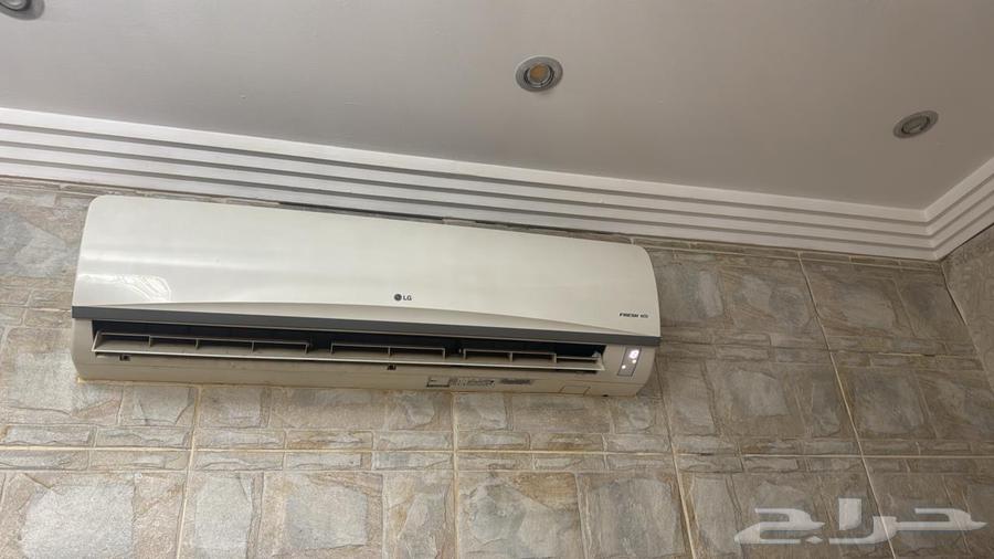 Two split air conditioners63670886504707110