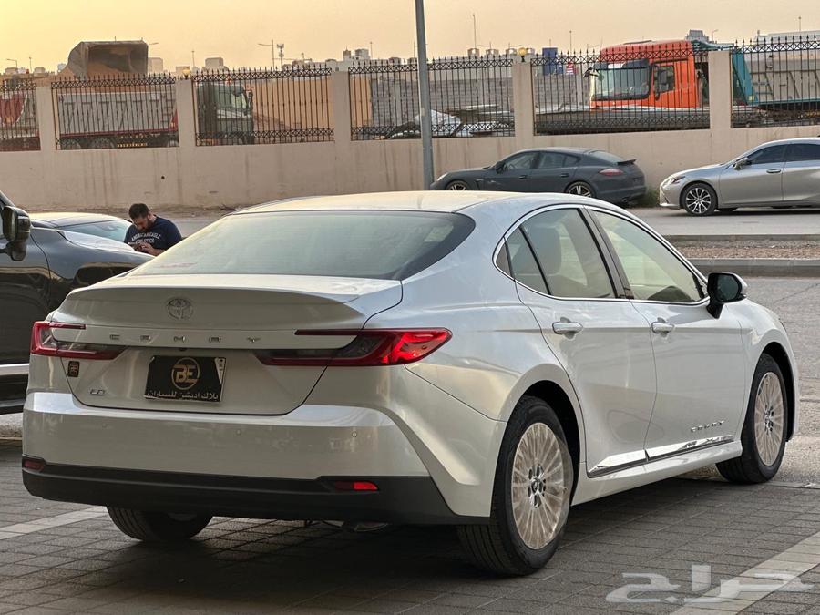 تويوتا كامري2025 E عبداللطيف جميل63720551802498114
