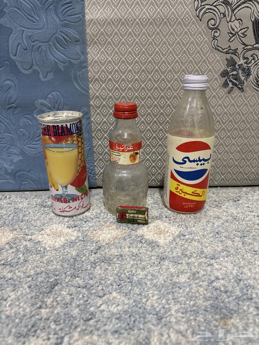 Old and very rare juice and Pepsi cans, and an old Gandour gum63671498087938110