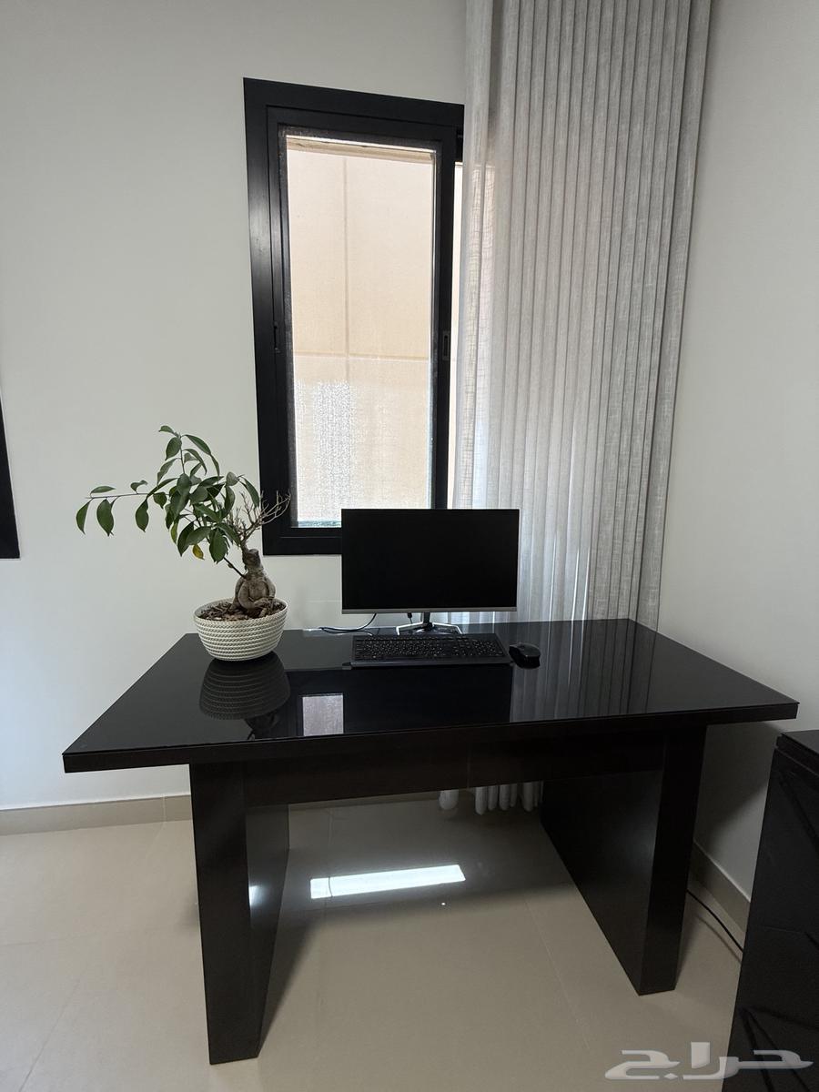 Functional and elegant office desk for sale due to travel63670712830082112
