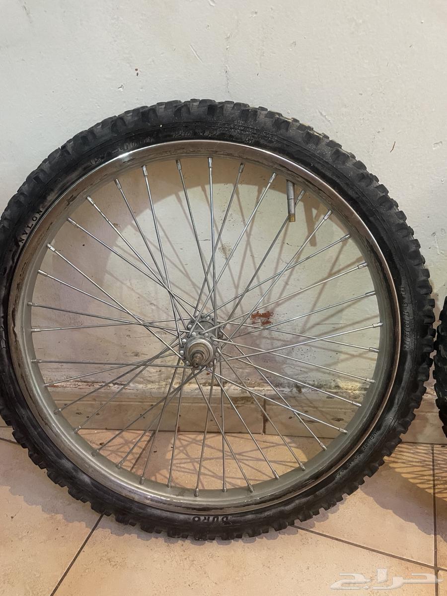 Wheel with motorcycle tire63668122361091110