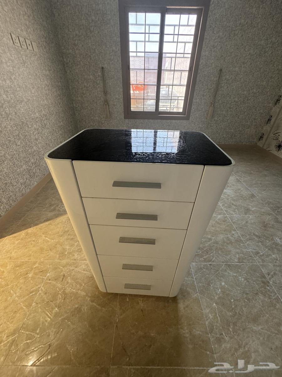 طاولة من city W للبيع63671138735105110