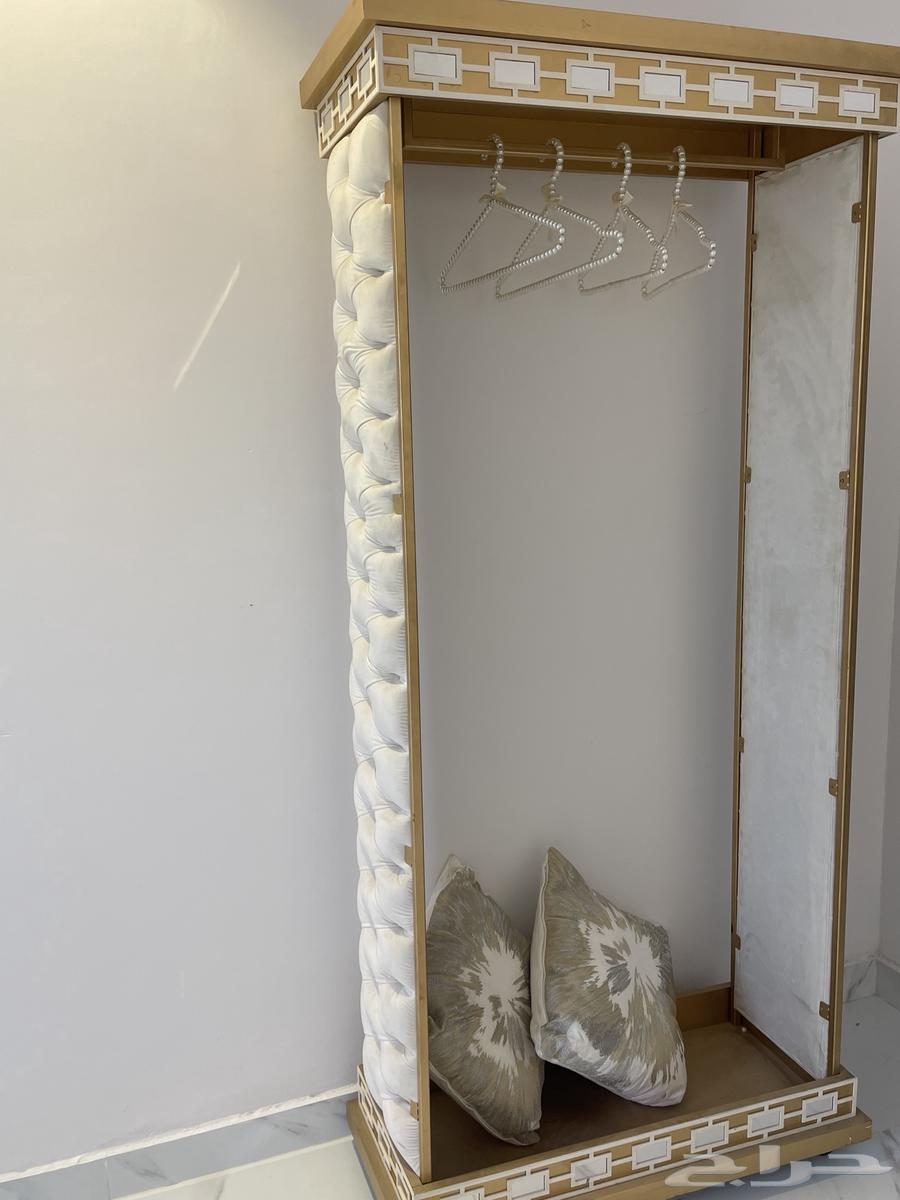 Hanger63668923844611111