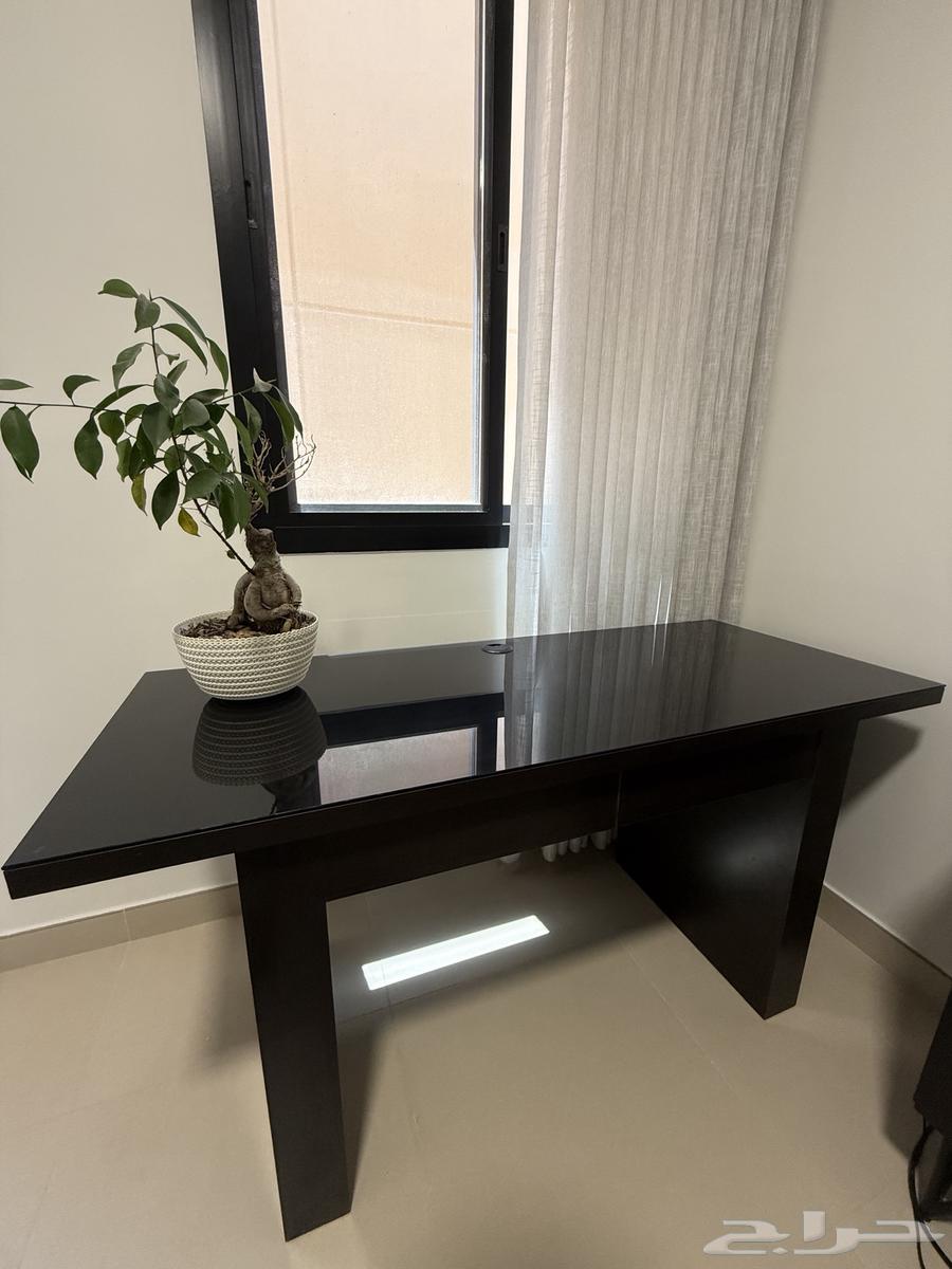 Functional and elegant office desk for sale due to travel63670712830082111