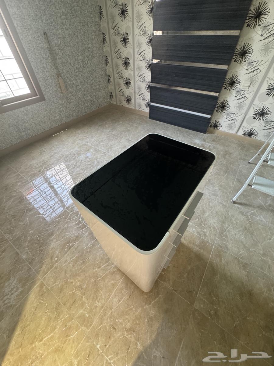 طاولة من city W للبيع63671138735105111