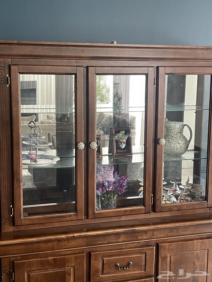 Dining cabinet in very good condition63673826950786110