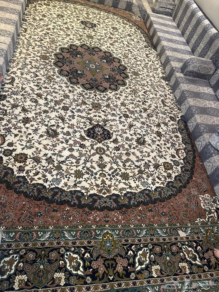 New Iranian carpet, nothing missing.63672649660289112