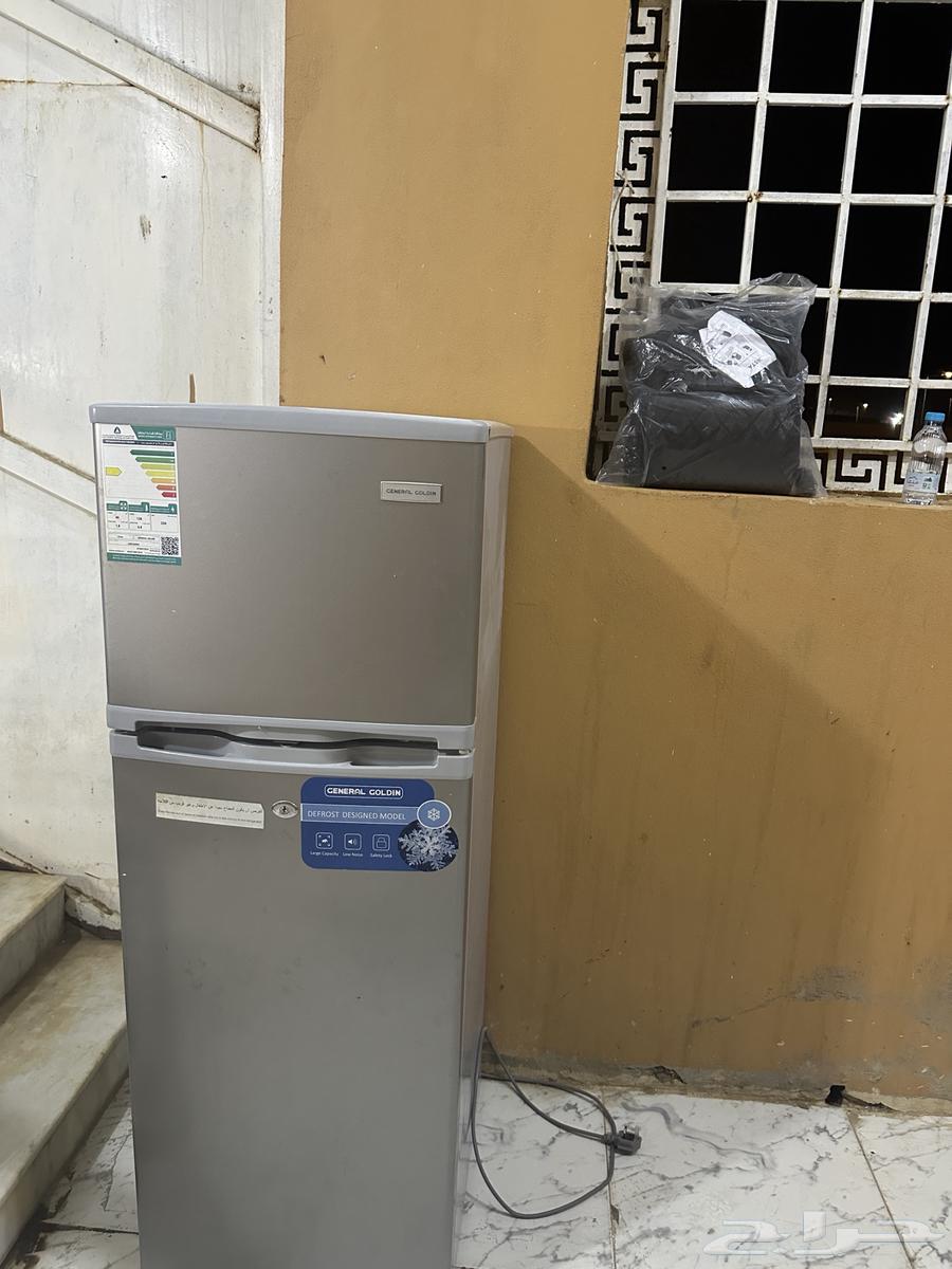 Refrigerator used for less than a year, reason for sale is purchasing a larger refrigerator63671748685058111